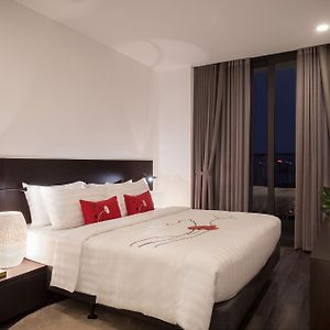 Deluxe One-Bedroom Apartment